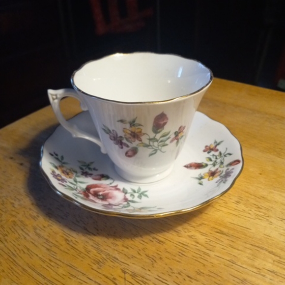 BONE CHINA TEA CUP N SAUCER - Picture 2 of 11